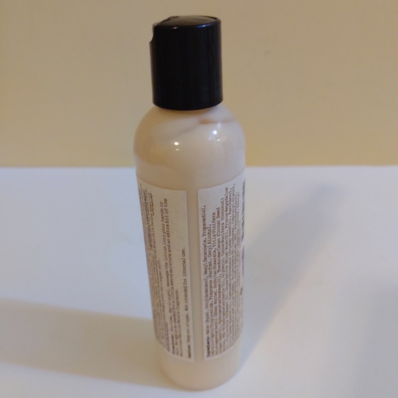 Carols Daughter Hand and Body Lotion Vanilla Petals Full Size NEW - Picture 3 of 4